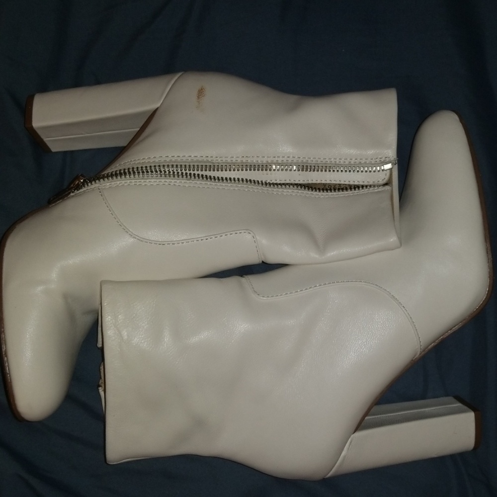 Steve Madden White Editor Boots
